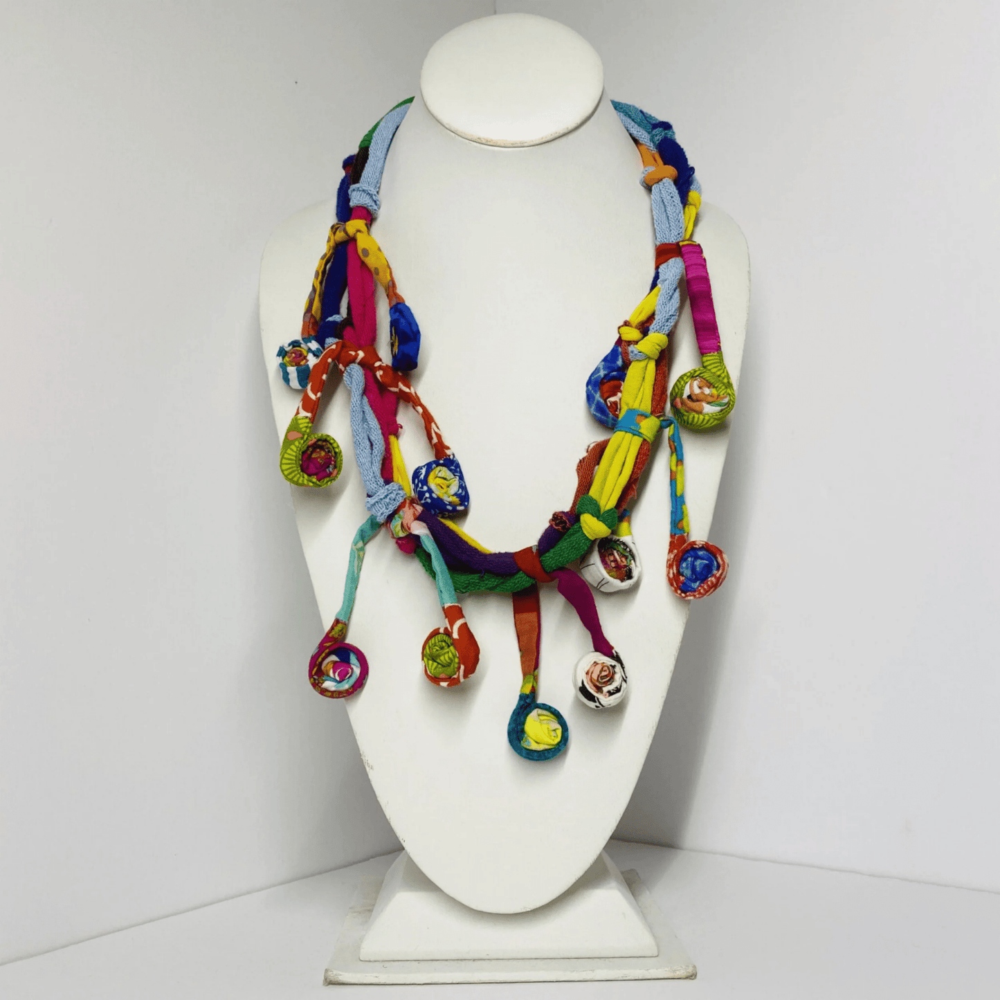 HANDMADE QUEEN OF STRINGS NECKLACE