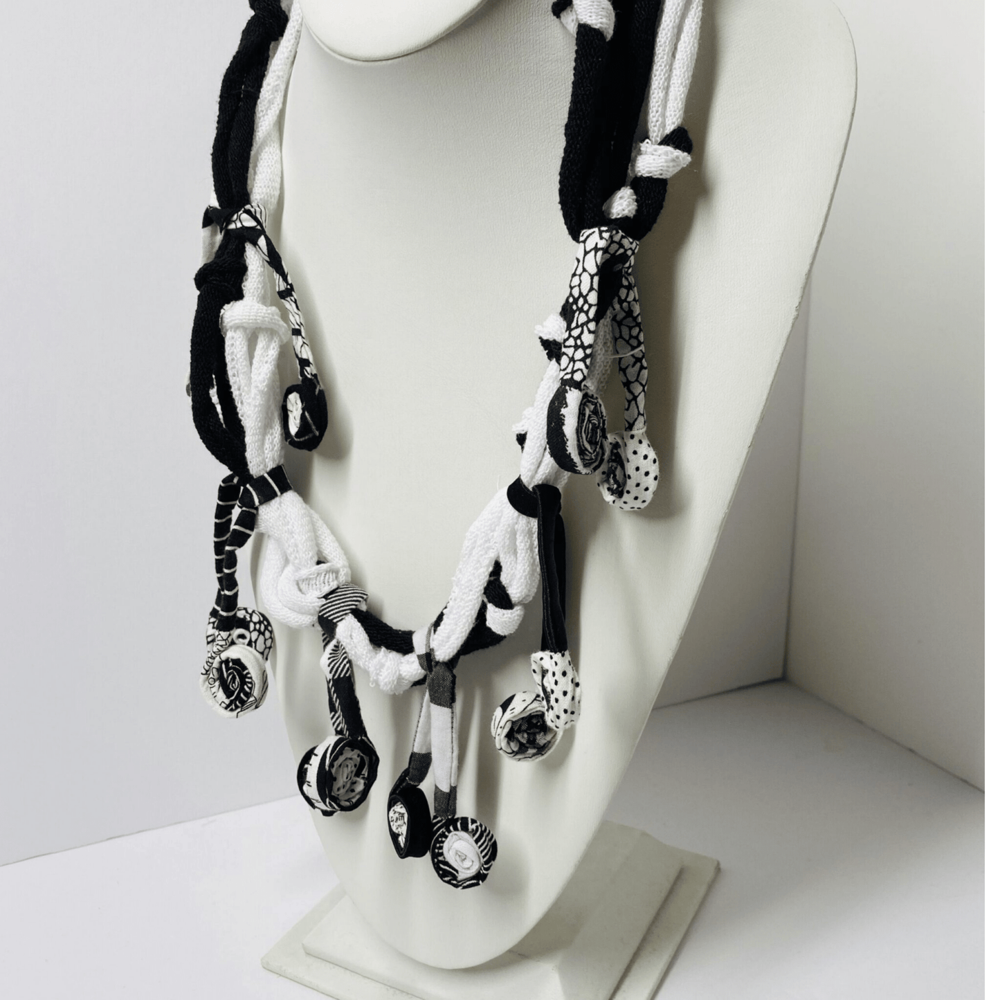 HANDMADE QUEEN OF STRINGS NECKLACE