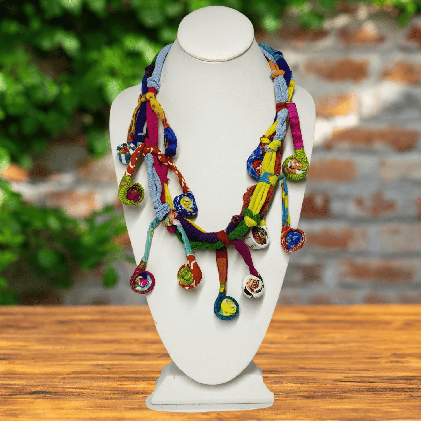 Colorful string necklace for boho fashion Women's fashion necklace with bold design Black and white beaded necklace for women Modern artisan necklace for everyday wear Handmade colorful jewelry for statement fashion Women's necklace with creative design Boho-style colorful necklace for women Artisan jewelry necklace with bold colors Unique handcrafted necklace for casual outfits Queen of String handmade beaded necklace
