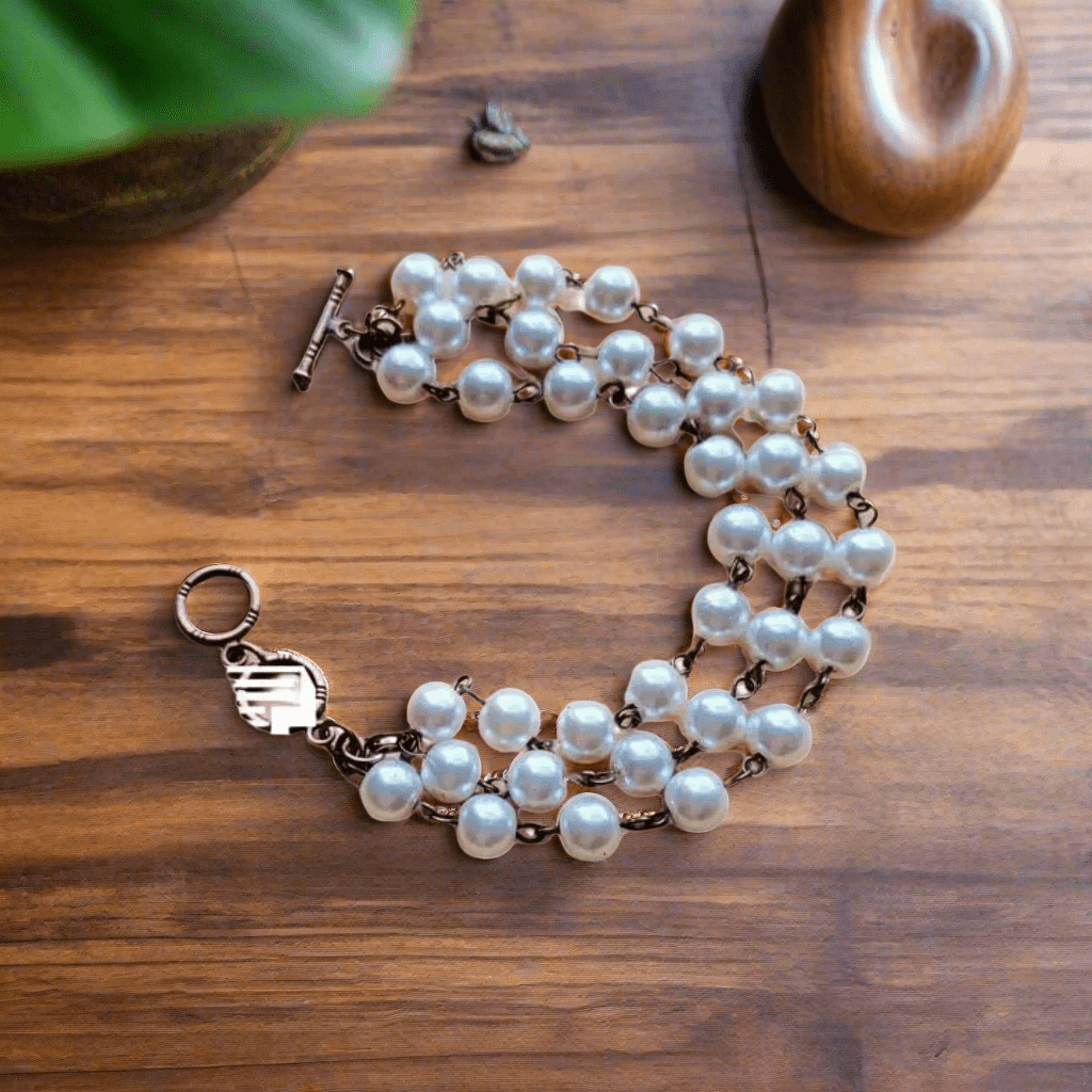 Boho statement bracelet with rustic finish
Handmade boho chic bracelet with beaded design
Rustic bohemian bracelet for casual outfits
Boho cuff bracelet with ethnic influence
Tribal-inspired boho bracelet for unique style
Boho charm bracelet for free-spirited women
Vintage boho bracelet with rustic elements
Ethnic boho bracelet with artisan detailing