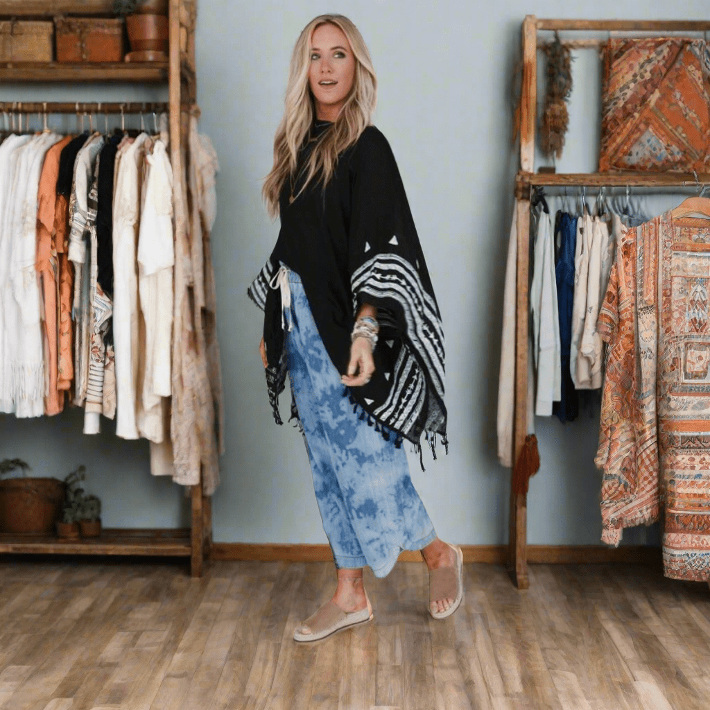 Embroidered boho poncho for women
Black poncho for women with unique embroidery
Embroidered women's poncho for boho style lovers
Lightweight embroidered poncho top for all seasons
Women's embroidered sleeve poncho for effortless style
Black tassel poncho for stylish casual outfits