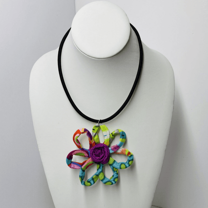 Handcrafted daisy necklace with artistic design Colorful flower necklace with daisy charm Women's vibrant daisy necklace for casual wear Artistic daisy necklace with playful colors Handmade colorful necklace with floral theme Unique beaded daisy necklace for women Modern colorful daisy necklace for nature lovers Women's colorful necklace with daisy flowers Boho-style necklace with colorful daisies Handmade colorful jewelry with daisy design