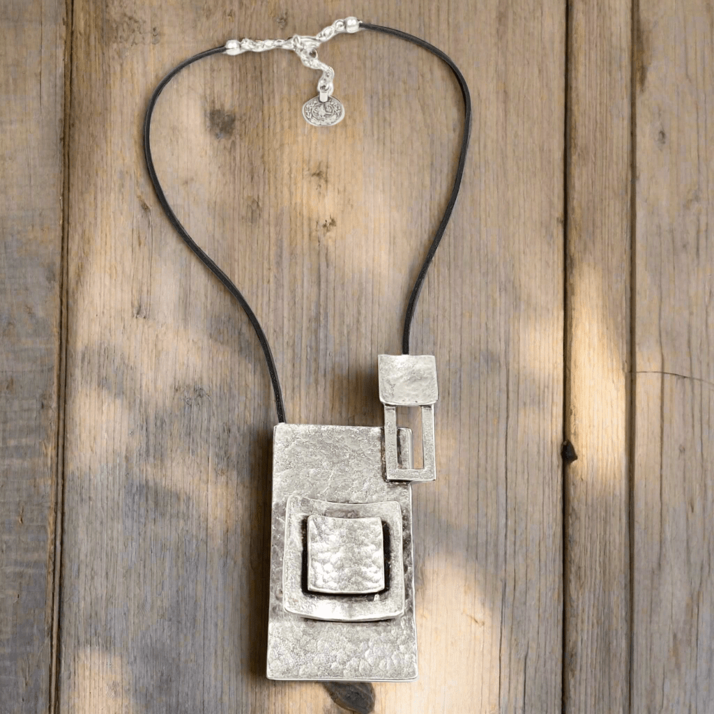 Handmade pewter leather necklace plated in 925 silver
Artisan pewter necklace with leather and silver plating
Unique handmade pewter necklace with leather strap
925 silver-plated pewter pendant necklace
Elegant pewter necklace with genuine leather
Handcrafted pewter and leather necklace for men/women
High-quality pewter necklace with silver plating
Custom handmade pewter necklace with leather cord
Pewter necklace with silver-plated finish and leather
Premium leather and pewter necklace with 925 silver
