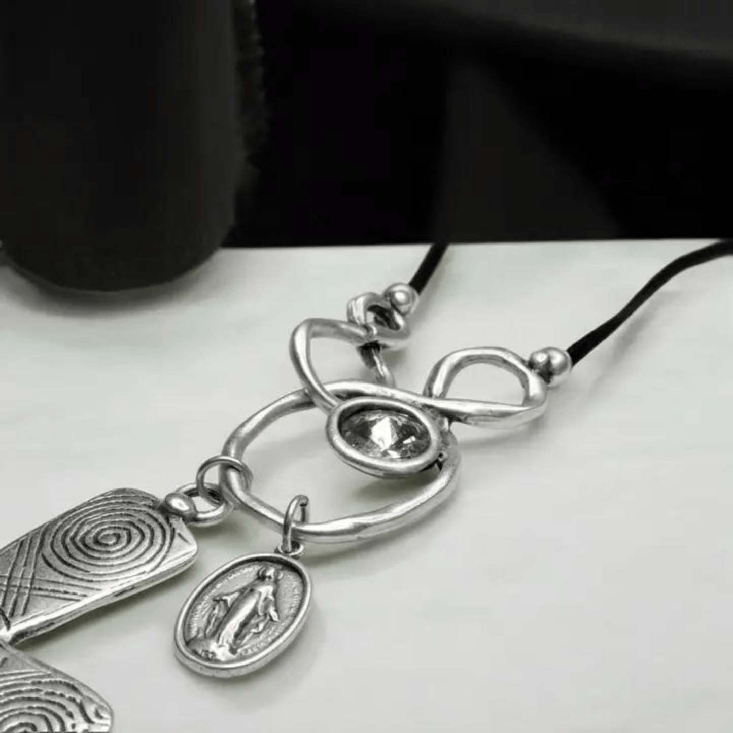 Premium leather and pewter necklace with 925 silver
Vintage-style pewter necklace with leather and silver
Durable pewter pendant necklace with silver plating
Designer pewter necklace with leather and 925 silver
Stylish leather necklace with handmade pewter pendant
Sophisticated pewter and leather necklace with silver
Unique silver-plated pewter pendant on leather chain
