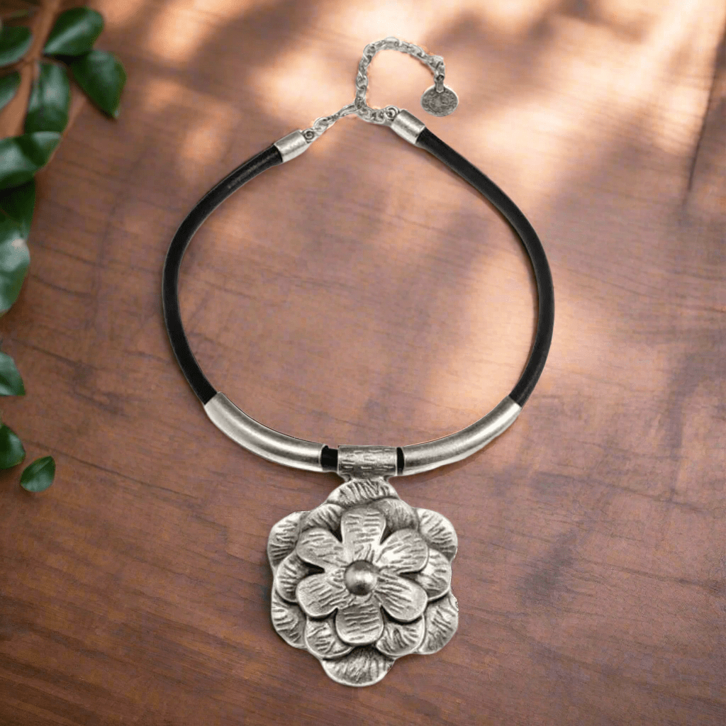 Pewter flower necklace for boho outfits
Floral-inspired pewter boho necklace
Pewter necklace for boho style lovers
Boho pewter necklace with flower motif
Pewter flower charm necklace for women
Handmade flower pendant pewter jewelry
Boho-style pewter floral necklace
Flower pewter necklace for free-spirited fashion
Pewter boho necklace with intricate flower design
Floral boho pewter necklace for casual wear