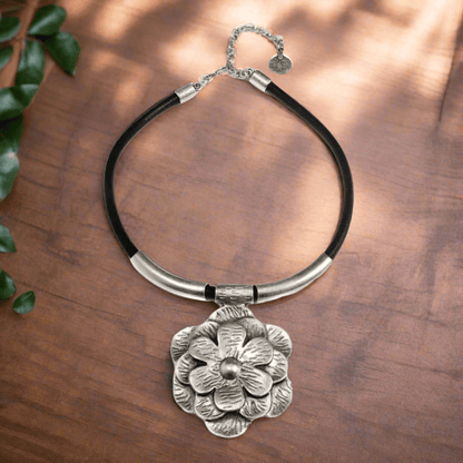 Pewter flower necklace for boho outfits
Floral-inspired pewter boho necklace
Pewter necklace for boho style lovers
Boho pewter necklace with flower motif
Pewter flower charm necklace for women
Handmade flower pendant pewter jewelry
Boho-style pewter floral necklace
Flower pewter necklace for free-spirited fashion
Pewter boho necklace with intricate flower design
Floral boho pewter necklace for casual wear